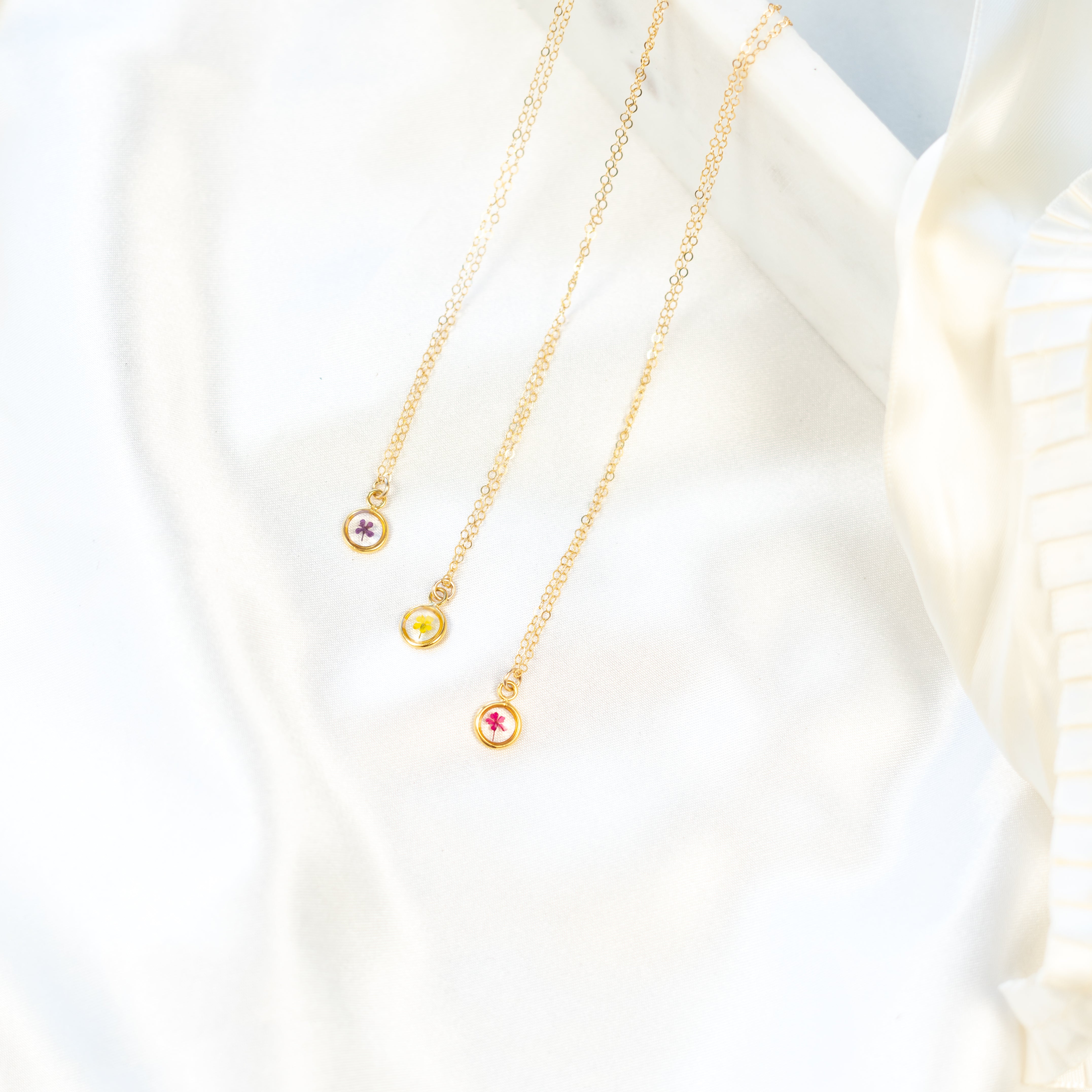 Sentimental Birth Flower Mini necklaces